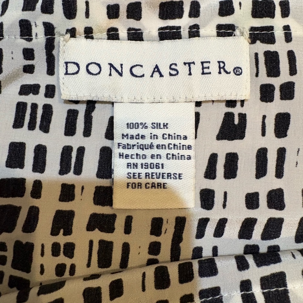 Doncaster 100% Silk Blouse Sz L - Picture 2 of 3